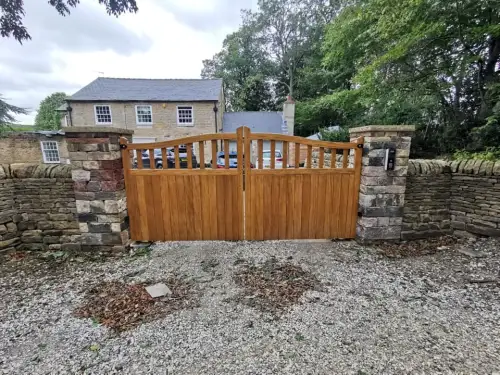 Click Here To Enlarge This Photo Of Automated Swing Gates For A Cottage In Derbyshire