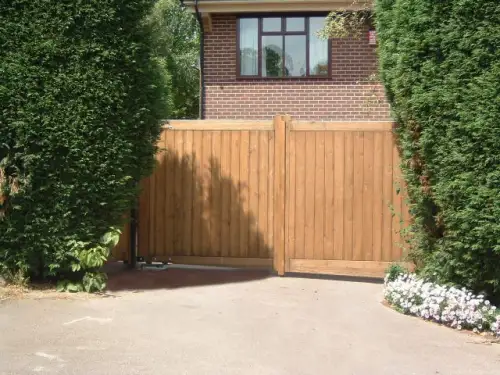 Click Here To Enlarge This Photo Of Kingston Style Electric Gates