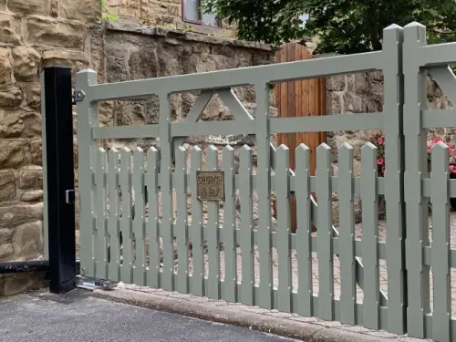 Click Here To Enlarge This Photo Of Half Paling Field Gate with pedestrian sized leaf